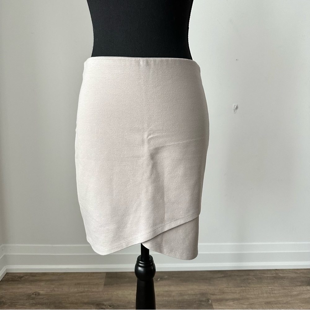 Sz M Aritzia SUNDAY BEST Primrose Tulip Mini Skirt in Greige